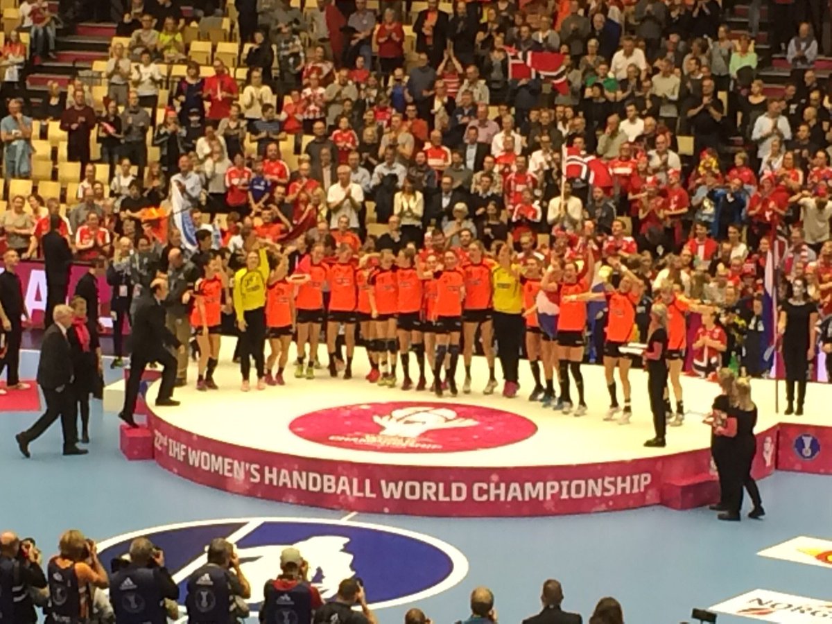 Gevochten als leeuwen. Gefeliciteerd met jullie historische zilveren medaille! @nedteamhandbal #wkhandbal