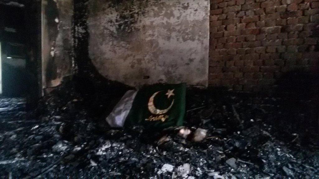 ahmadnabeel12's tweet photo. Picture of #Pakistani Flag in the factory (owned by Ahmadis) burned by the mob(mullah) in #Jehlum #PastMonth https://t.co/zRHXVLd6SO