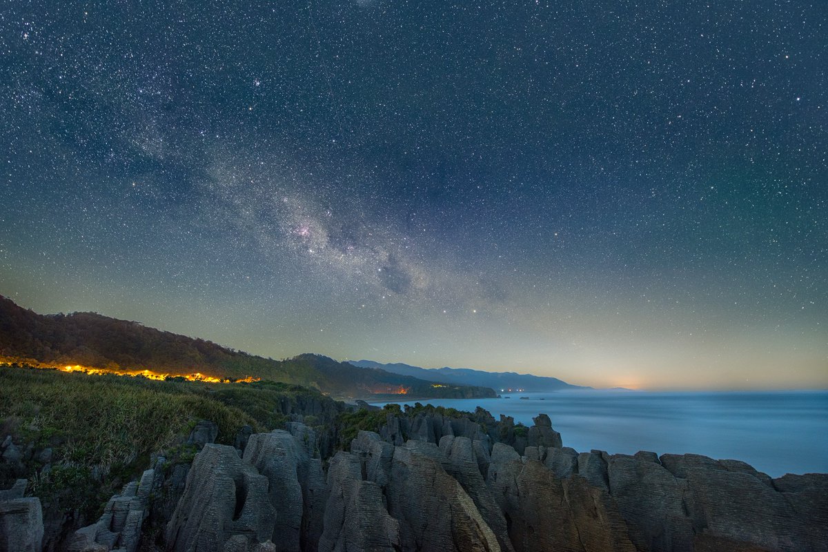 CapTheMomentPic's tweet photo. Winter Milky Way on Pancake Rock
D810 14mm f2.8 ISO4000 25sec*6
#newzealand #milkyway #astrophotography #landsacpe https://t.co/EQwf5y1qrI