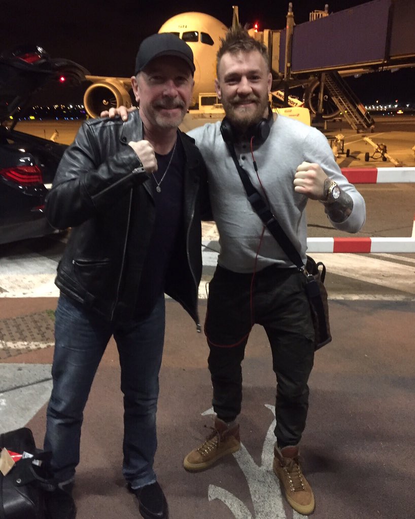 TheNotoriousMMA's tweet photo. Flying home for Christmas and bump into @U2's 'The Edge'
#ItsABeautifulDay https://t.co/tFo3YoJvcm