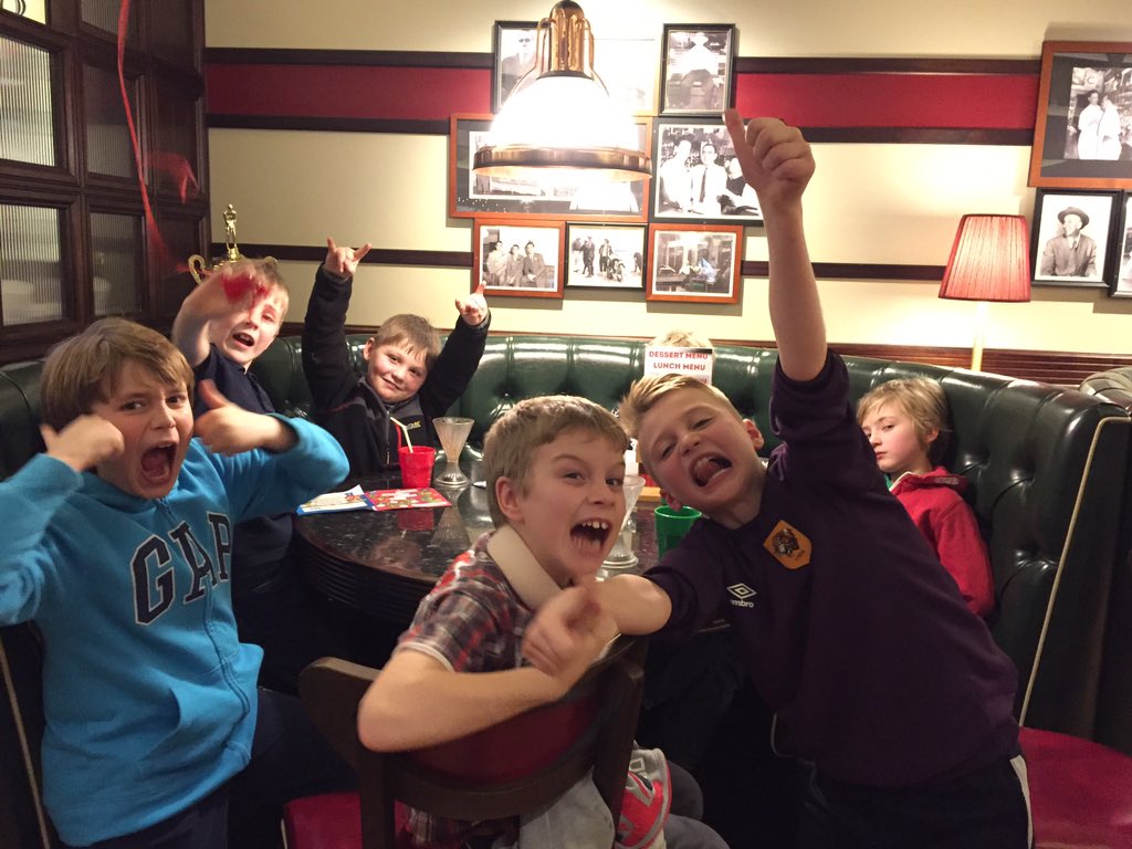 IISpaceCadetII's tweet photo. #charlee #vangarde #festivefave kids loved their party tea - thanks for looking after them and your patience!!!! https://t.co/13EbaLOP9b