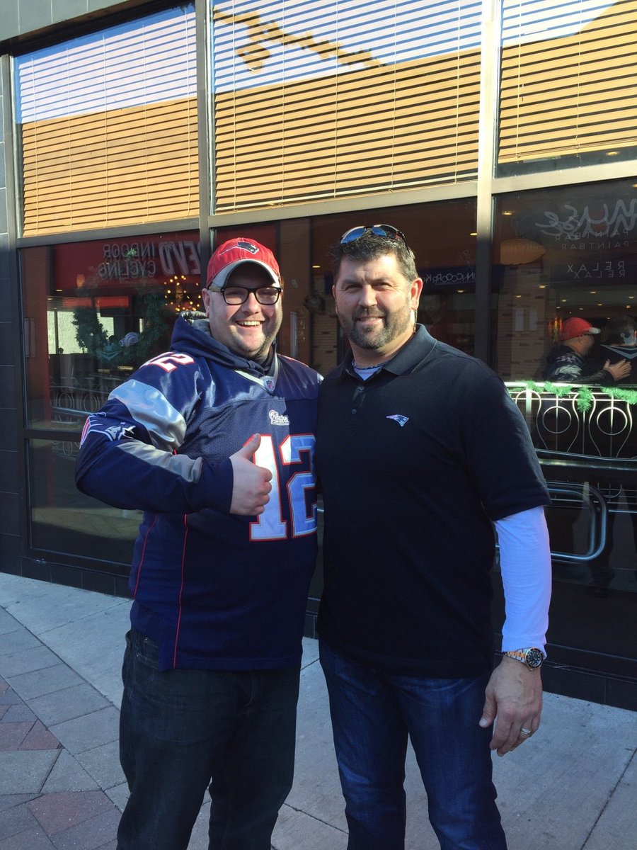 Adam_Cox's tweet photo. Just met @Varitek_News at the pats game, coolest athlete ive ever met! https://t.co/XQUxyT73HX
