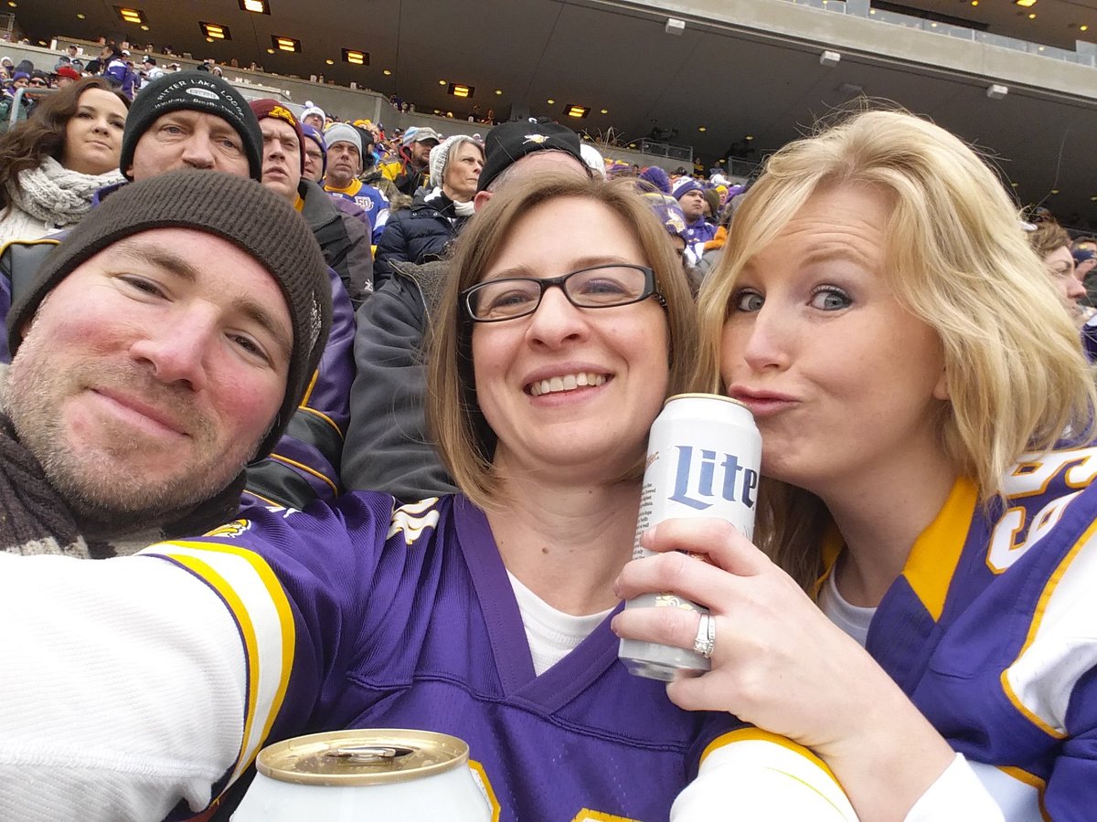 megansananikone's tweet photo. #MillerTime #Vikings #SKOL https://t.co/0IV0CcbSNL