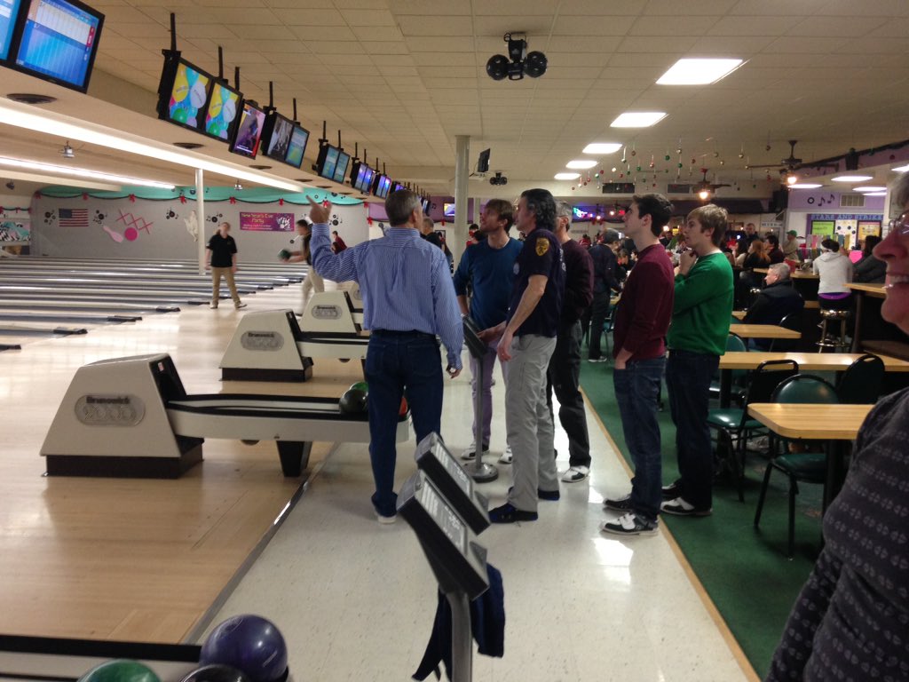 stlouisrotary's tweet photo. Our #100Frames fundraiser has kicked off at @OlivetteLanes! #wearerotary https://t.co/iBCl7g05ZY