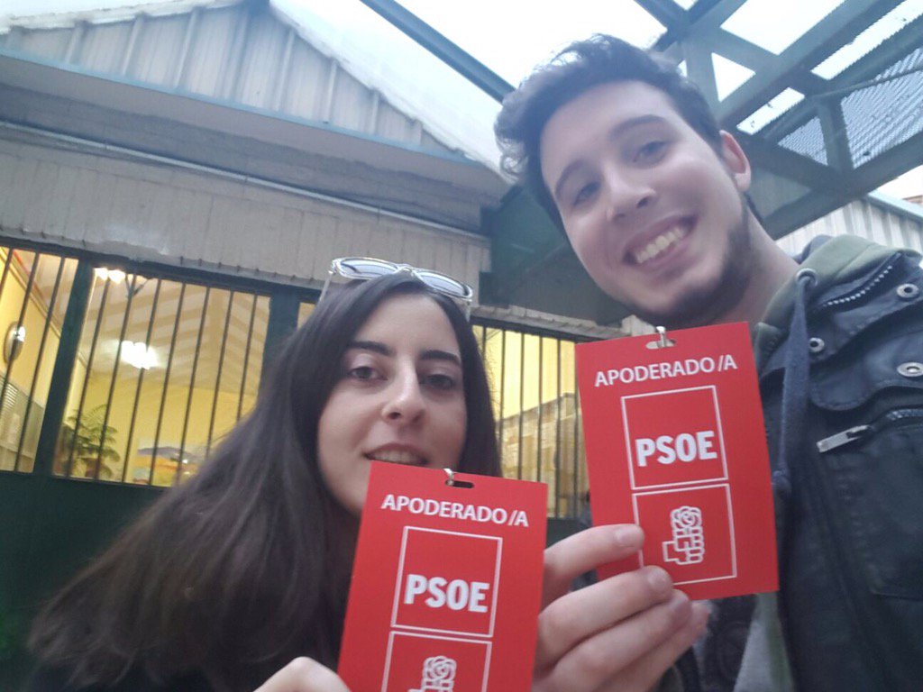 JSCLineal's tweet photo. El #ColorPSOE representado por alguno de nuestros compañeros del @JSCLineal en #CiudadLineal #PSOE20D https://t.co/rSrNRqKrJP