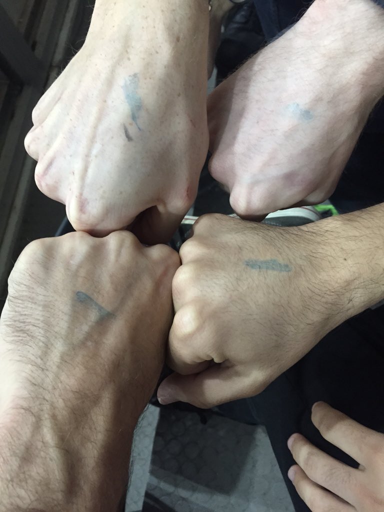 edfordham's tweet image. All present and correct @StreathamHockey @im_so_childish @funkydudechris #JackBack cheering ringside