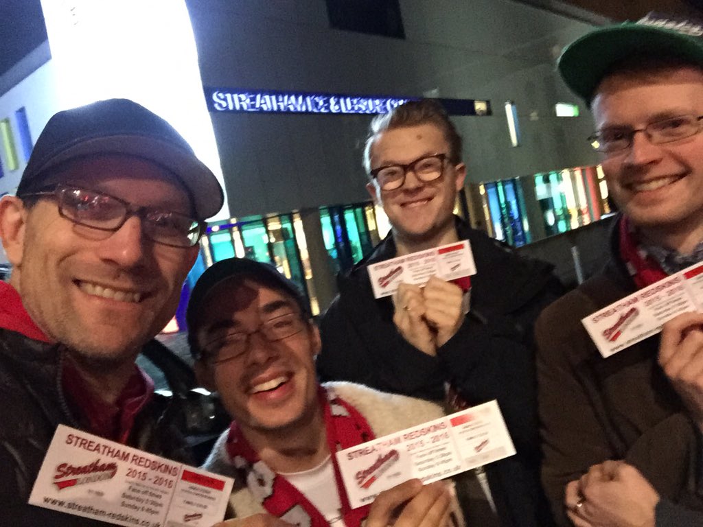 edfordham's tweet image. All present and correct @StreathamHockey @im_so_childish @funkydudechris #JackBack cheering ringside