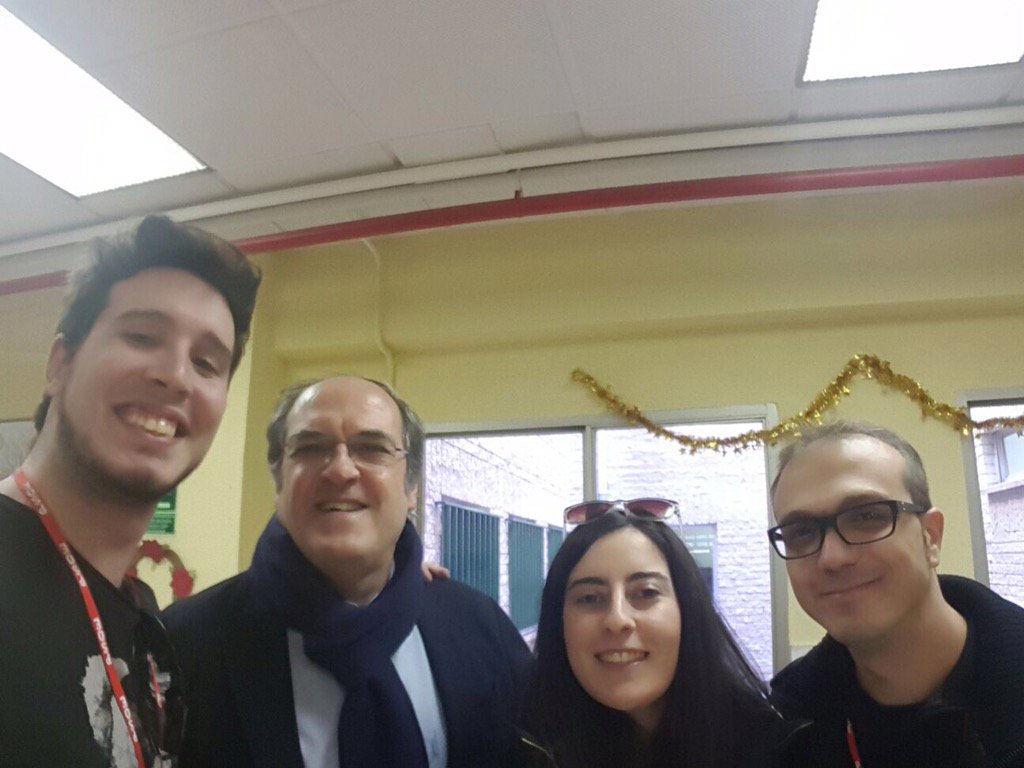 JSCLineal's tweet photo. El #ColorPSOE representado por alguno de nuestros compañeros de las @JSCLineal #PSOE20D @equipoGabilondo https://t.co/mlimn98hq6