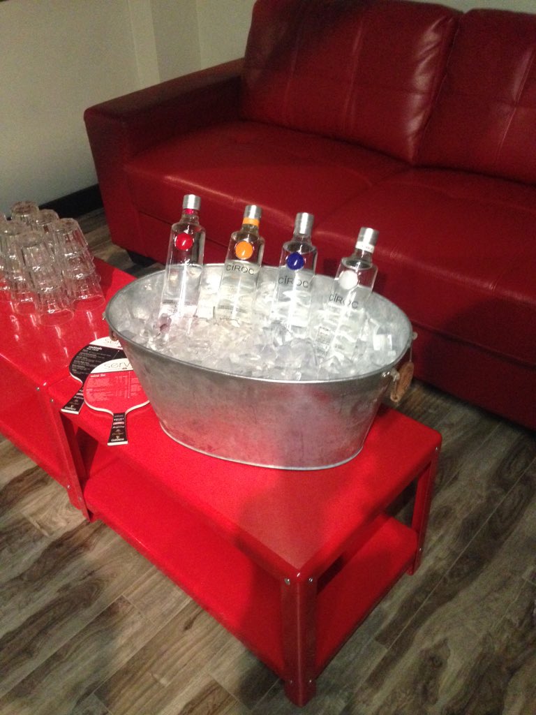 ColalilloRealty's tweet photo. December 26 BOXING DAY! #SSH2015 
Bottle Service starting at $125 #PartyForACause https://t.co/40MrS6sC3f