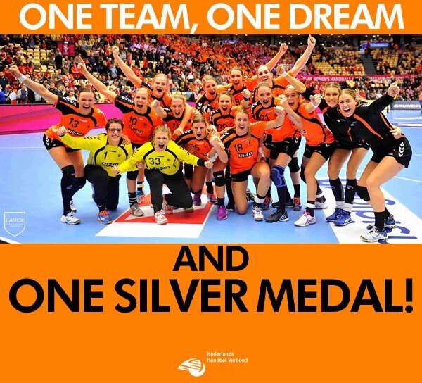 HVGrol's tweet photo. Vet hoor...gewoon zilver winnen op een WK. Petje af voor onze grote voorbeelden van @nedteamhandbal! #HandbalisHot https://t.co/L6TuQ3Zbp3