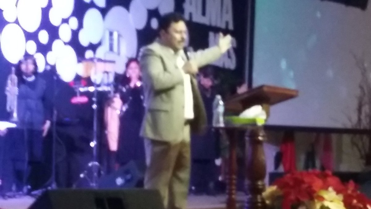 PastorF79543195's tweet photo. Pastor Fernando Alcocer ministrando en cfea victoria https://t.co/gLw0XFe8fb