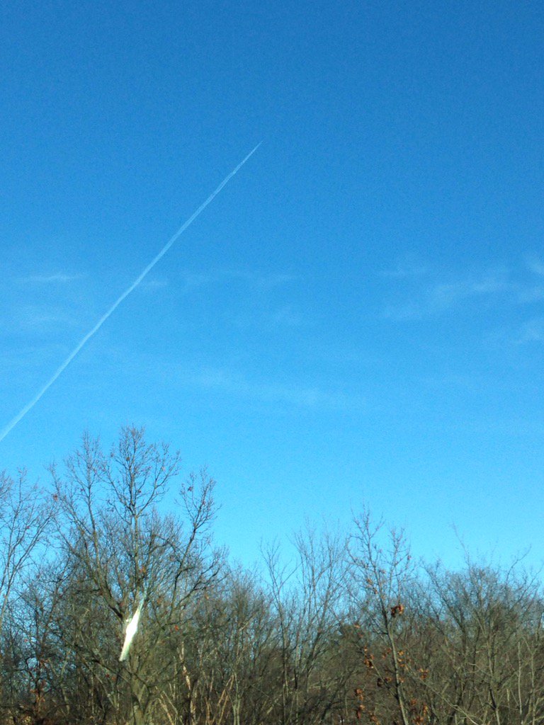 AutoBeGreen's tweet image. #GeoEngineering in the skies!  Look Up! @RIHouseofReps @SkyderALERT
 Bastards!