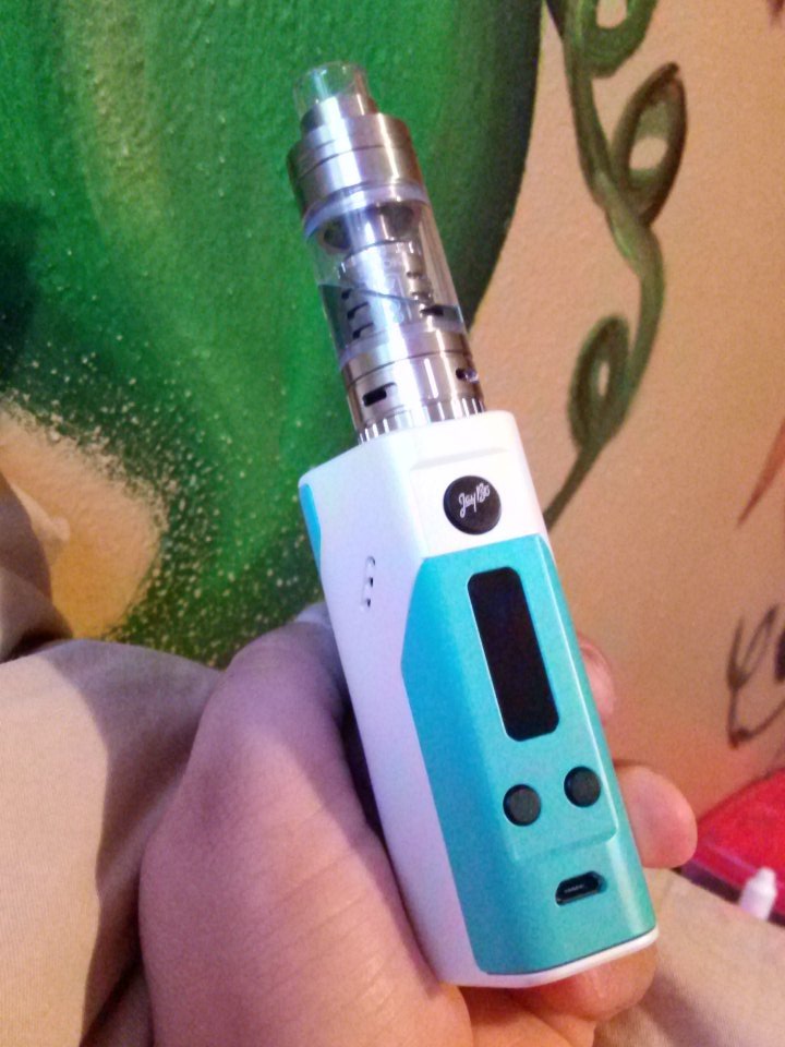 vapemerch's tweet photo. RT nalarawr_vaping: #Handcheck #wismec #jaybo #vapelife #vapeon #chickswhovape #vape #tfv4 #blowinclouds #cloudcha… https://t.co/NkBCSyPYUJ
