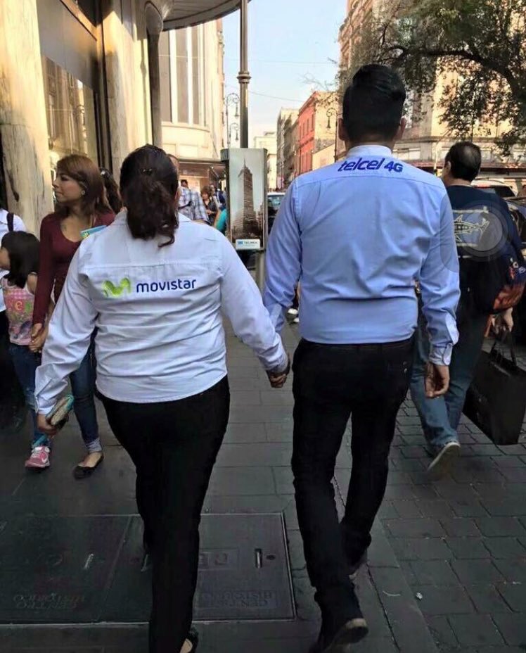 ElJeringasLoko's tweet photo. 🎤 Amor prohibido murmuran por las calles, porque somos de distintas sociedades. 🎤 https://t.co/9JNhOH84do