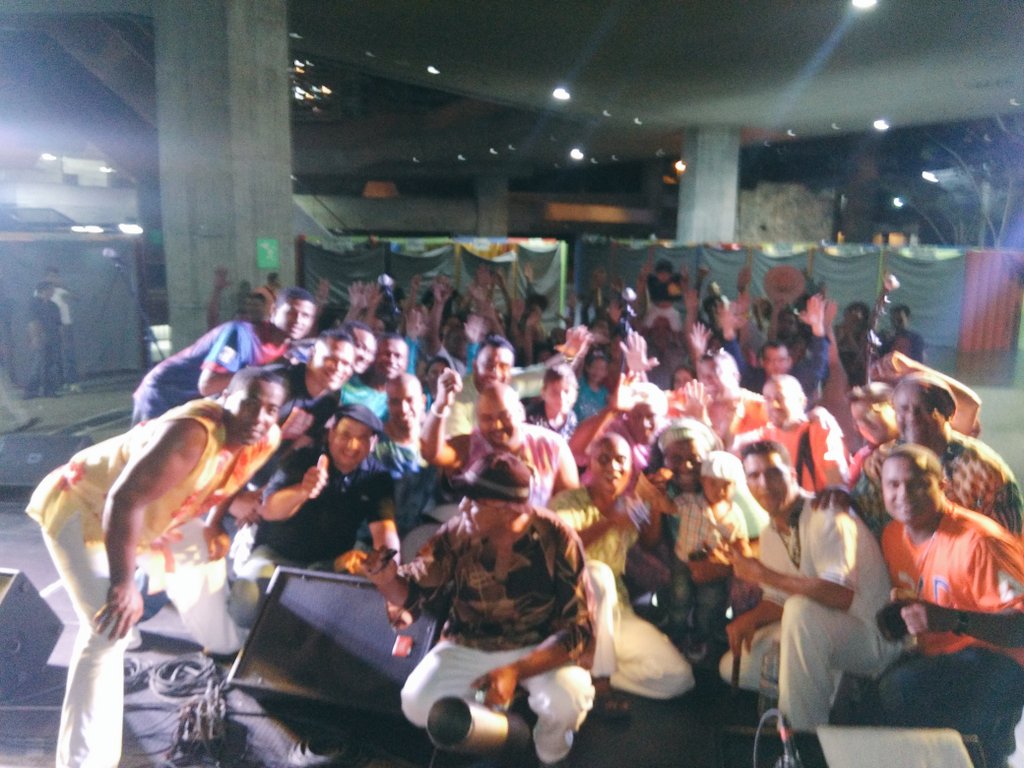 Así cerramos #CicloSonARA2015 cerquita de nuestro público del TTC con #SonDeChuao ¡Gracias!