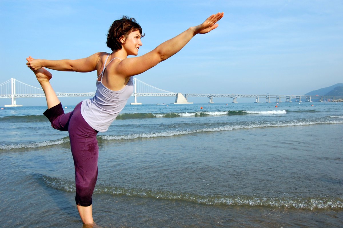 ¿El #yoga nos ayuda a perder peso? elyoga.about.com/od/Yoga-para-p…