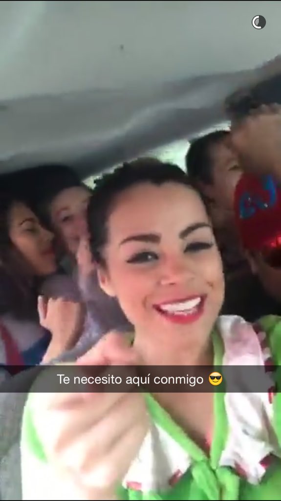 gabysnapchat's tweet photo. Bien prendida 😂🙌🏽❤️ @gabyramiirezz https://t.co/HjrFcmEL6q