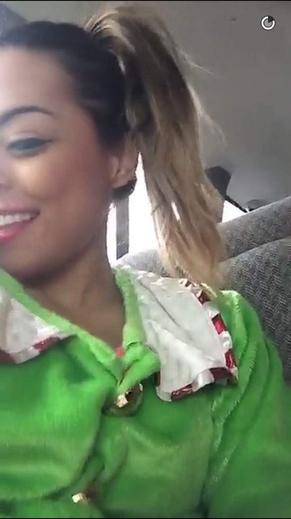 gabysnapchat's tweet photo. Bien prendida 😂🙌🏽❤️ @gabyramiirezz https://t.co/HjrFcmEL6q