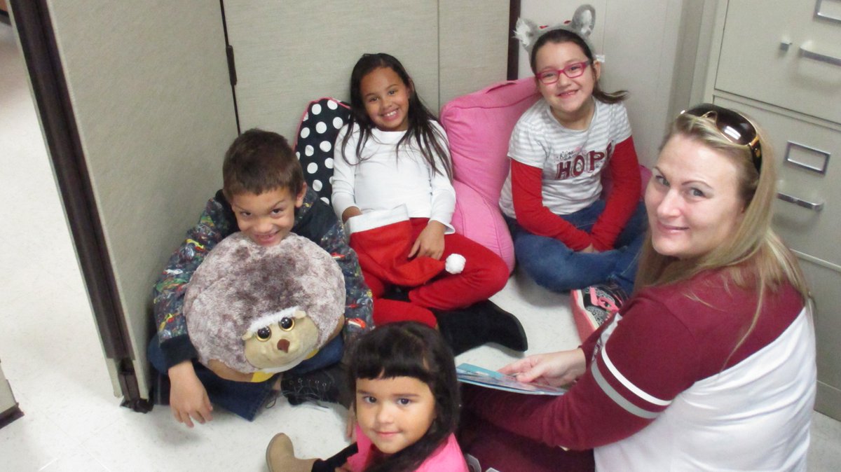RJK1516's tweet photo. Time From Work For My Beloved #WinterReadAloud #BestMoms https://t.co/HXxxkdptxl