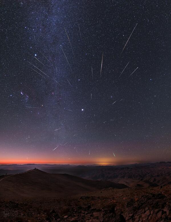 TheNlGHTSky's tweet photo. Geminid Meteors over Chile https://t.co/8h9W2RxDiM