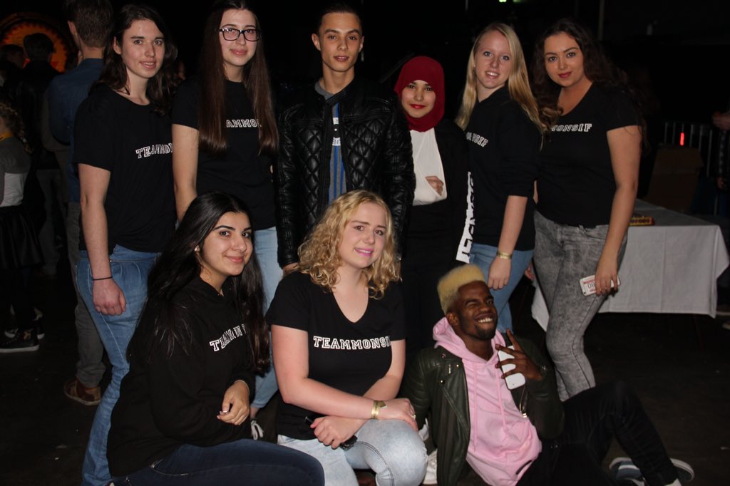 Monsif01's tweet photo. @_eminex @_eminax @laurabakkali @xanisa_ @CelineDFL @nouhailaaxx @_xNadinee #TeamMonsif 💚👌🏽 https://t.co/znBU4UHz3a