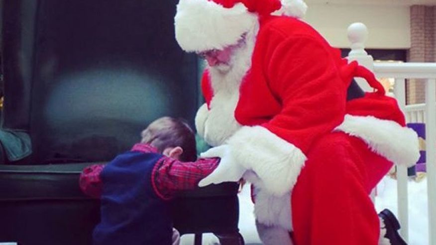 4-year-old asks mall Santa to pray for ailing baby the boy has never met  fxn.ws/1OEGsY5