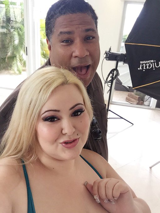 On set with the boss man @clintworks_ceo of @plumperpass !! Love you guys https://t.co/uVG33Z5xb3<a class="tags" target="_blank" title="On Twitter" href="/?out=eyJ0eXAiOiJKV1QiLCJhbGciOiJIUzUxMiJ9.eyJpYXQiOjE3MjA3NTgwNjQsImlzcyI6InR3cG9ybnN0YXJzLmNvbSIsIm5iZiI6MTcyMDc1ODA2NCwiZXhwIjoxNzUyMjk0MDY0LCJyZWRpcmVjdF91cmwiOiJodHRwczovL3R3aXR0ZXIuY29tL2NsaW50d29ya3NfY2VvIn0.6OsZ5MaQ2a21ixyNOMHBeMPL3vtxjQv_O7cKK3E0f5n643Q8Hh_F1BHqTQIQ0S1I3z2ec5LhinCE2HQ1NHjImg">@clintworks_ceo</a><a class="tags" href="/tag/plumperpass">@plumperpass</a><a href="/tag/womancrushwednesday"class="tags"><span>#womancrushwednesday</span></a>