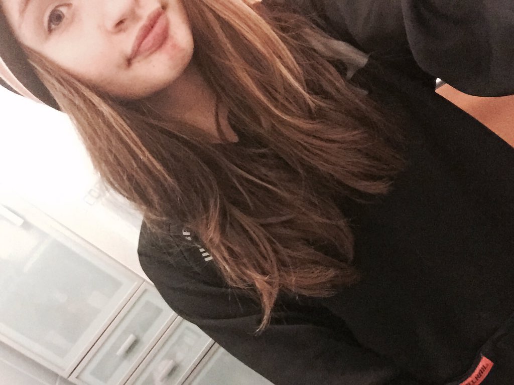 caraloewenkind's tweet photo. @TheRealLiont morgen ist Montag. #HateUt https://t.co/Yq36sFXNhr