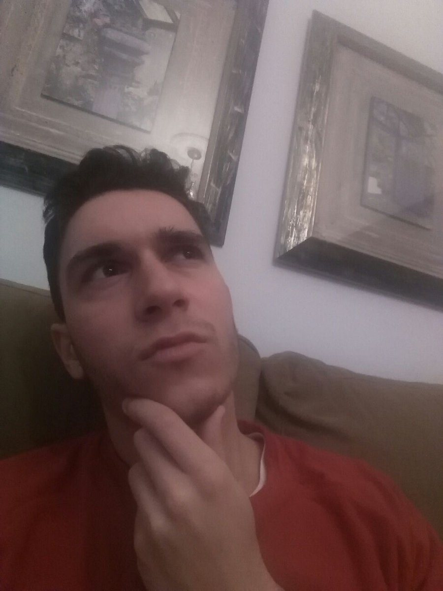 morilloflekillo's tweet photo. Cuando una maciza te entra en la disco https://t.co/mIqMiiZaef