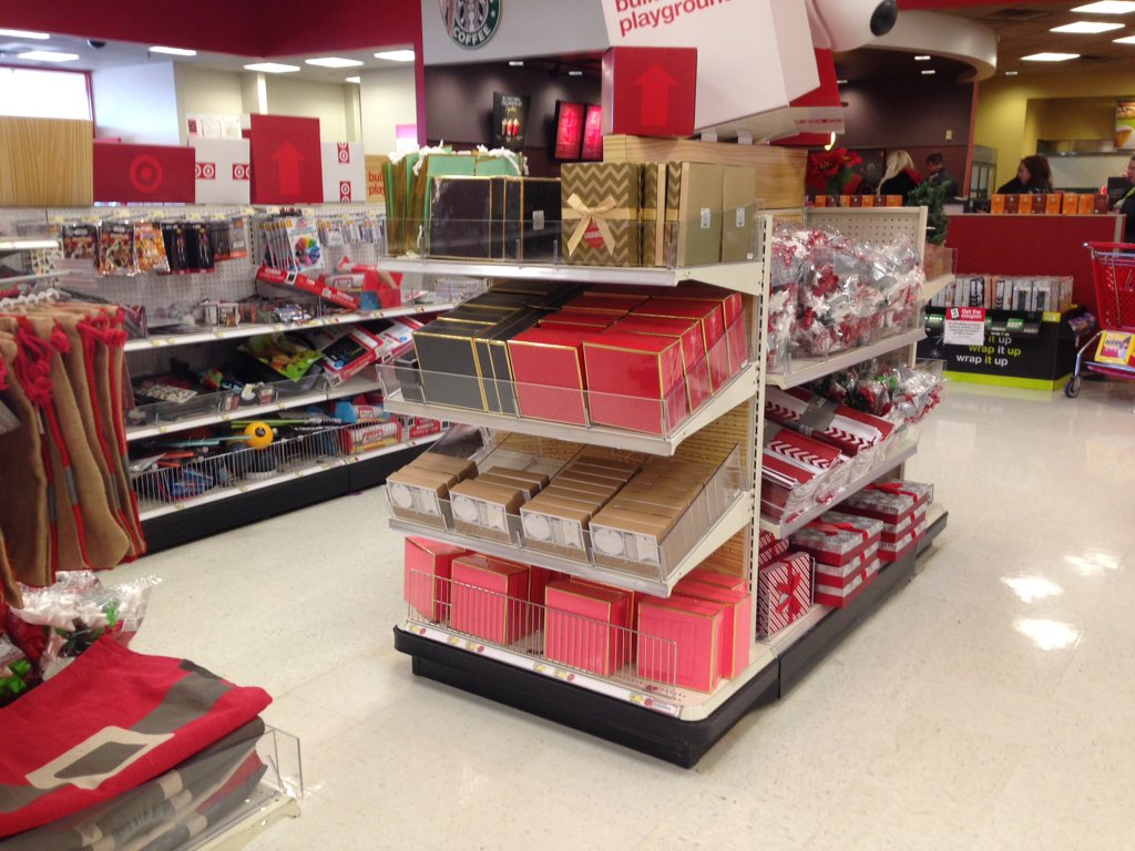 Bullseye looking gifty! #wrappinguptheweekend #teamworkmakesthedreamwork <a href="/BernadetTravis/">Bernadet Travis</a> <a href="/kels_lorenzo/">Kelsey Lorenz</a> <a href="/laren_john/">John Mac Laren</a>