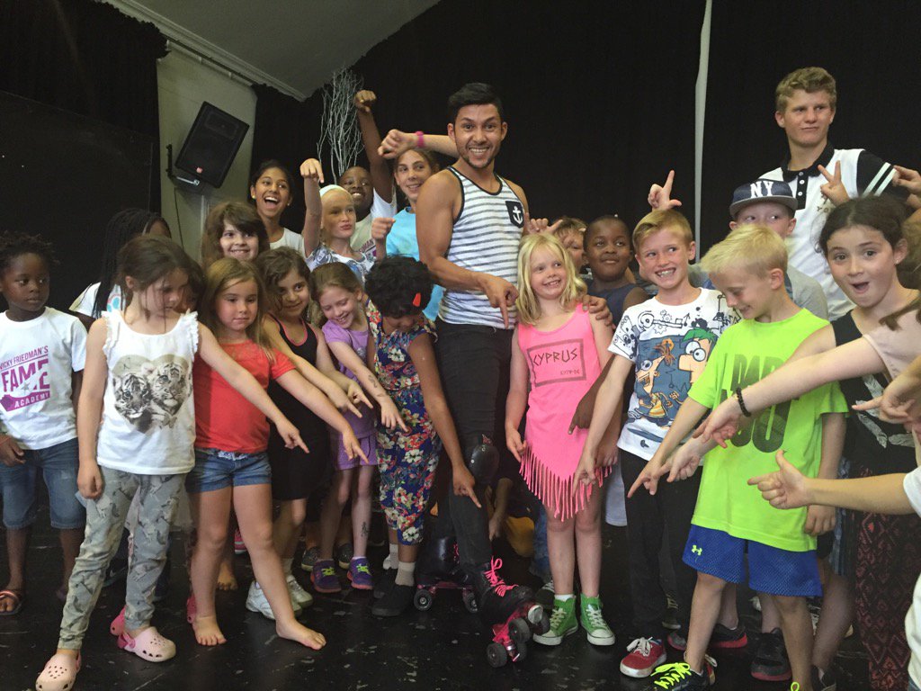 Clint Lesch sporting his Roller Skates for the kids <a href="/FameacademySA/">Vicky Friedman</a> fameacademysa <a href="/Clint_L_P/">Clint Lesch</a> #musicaltheatreclass