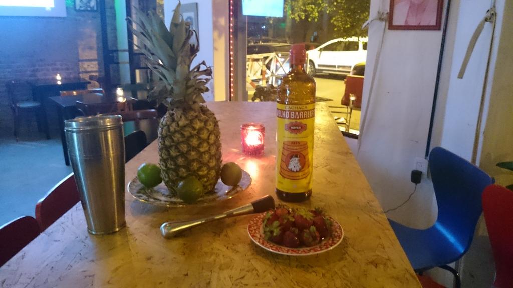Hoy sale caipi fruta de anana... Te la vas a perder?  También de maracuya... Open 18 hs