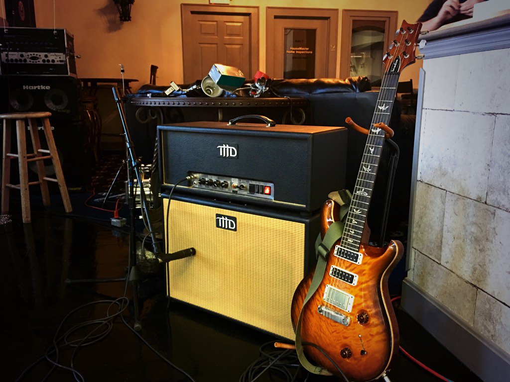 httmoo's tweet photo. Saturday night's rig.  Cool venue. https://t.co/32vEiptELf
