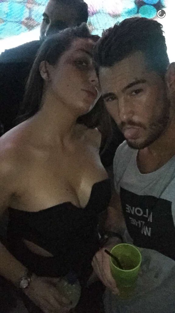MagaliMarco's tweet photo. @OffRemi #SS9 #Emiliess9 @EmilieSS9Off @jeremstar qui est cette nana avec Rémy ? Zarbiiiii https://t.co/MzwpAbBDyW