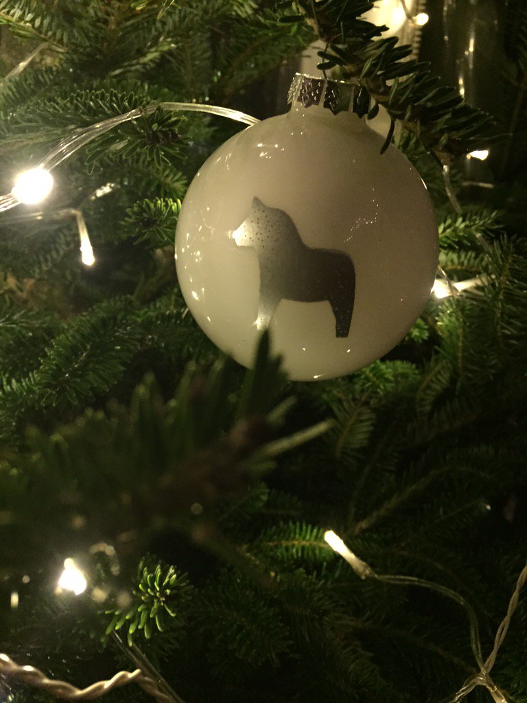swederchristmas's tweet photo. It's a wrap! The dalahorse baubles and Skandilicious will be back next year. Happy Christmas! Love, Skandilicious xx https://t.co/7zeNT3CX0r