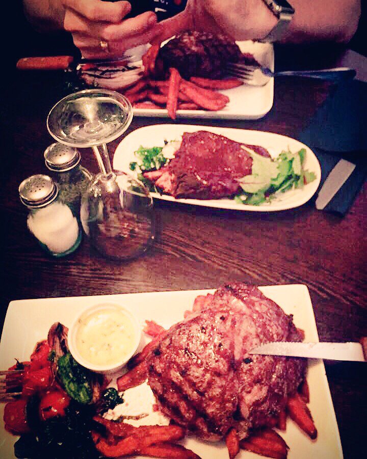 FaborjeWatford's tweet photo. #FabWatford #BarAndGrill #Food #Dining reservations 01923517780 https://t.co/wO7E4gbdxT https://t.co/ps7hK1QRPT