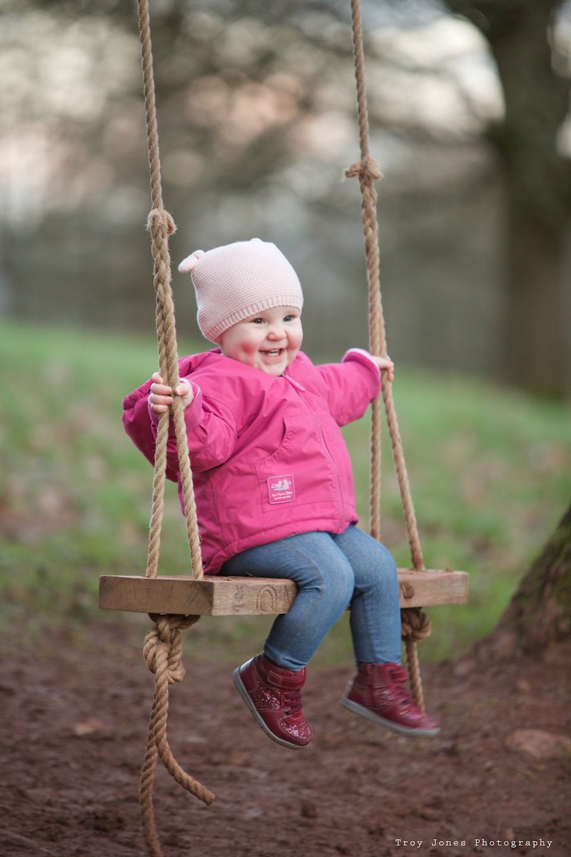 UKtroy's tweet photo. @JoJoMamanBebe Our daughter loves her new #winter #coat https://t.co/DspPILogQt