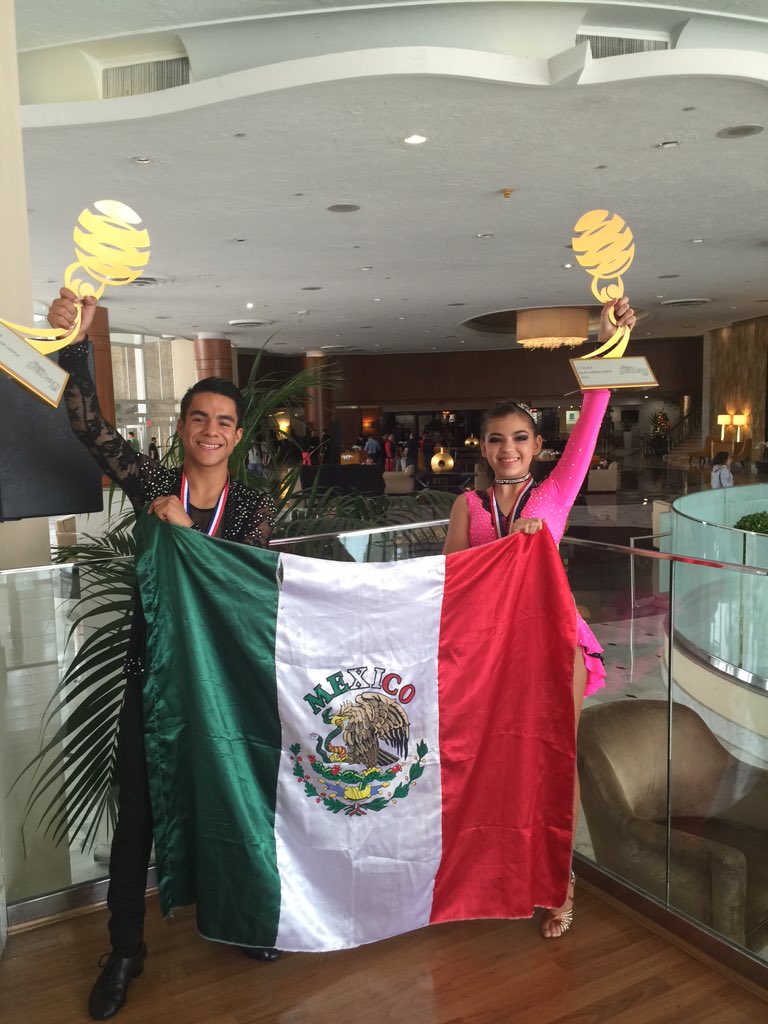 DARYNA_oficial's tweet photo. @Jorgemegabait  y yo nuevos campeones mundiales🏆🏆 https://t.co/rXkZlFmuXP