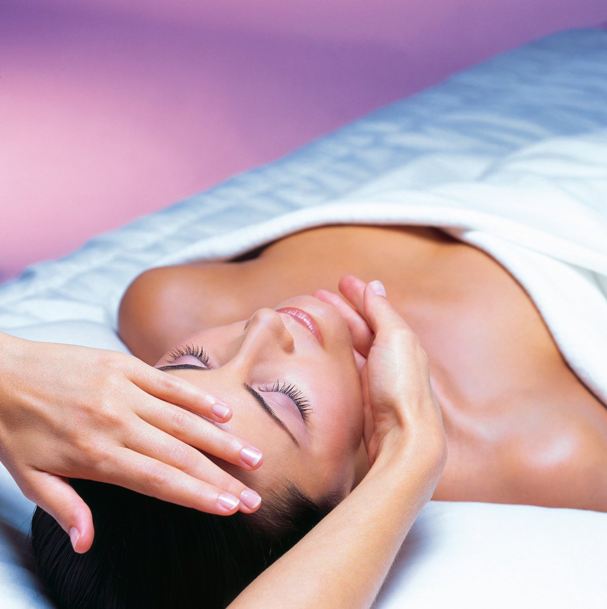 SpabyMDefrance's tweet photo. Pensez à prendre #soin de votre #peau avec les soins du visages au #spa Michelle Defrance à #Reims #relaxation https://t.co/6yVaoDhaf3