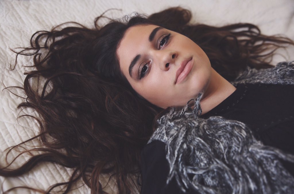 JaceyBowers's tweet photo. S/o to @renaemalone  for doing my make up 😼 &amp; Amy Malone for taking this pic 💕 https://t.co/GEpJmXRTQO