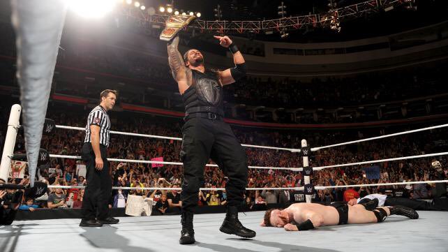 WWERomanReigns's tweet photo. What a year...from #Superstar of the year to @WWE World Heavyweight Champion. #SLAMMY #RomanEmpire https://t.co/ES21VdO8n3