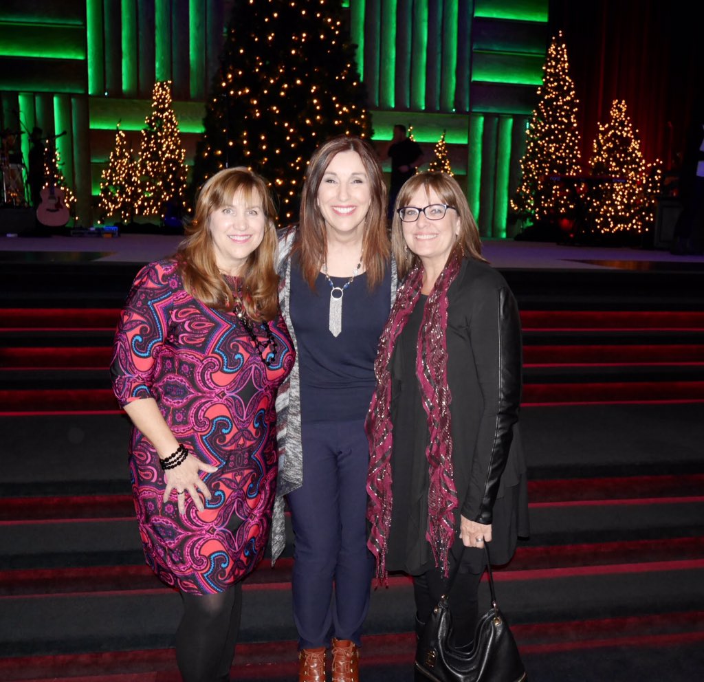 wendytreat's tweet photo. Love Sunday at church!! Happy day!! Amazing music, #lifelongfriends #princessdee (Willow) π @CFCSeattle Now #Hawks https://t.co/LUoDwtrYrl