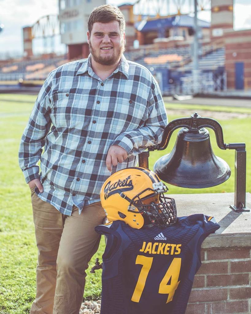 karen_ehman's tweet photo. Headed to the year end #ithacayellowjackets football banquet with our baby. 🏈🏆 (via Instag… https://t.co/f7SYXb5zlS) https://t.co/C87cCxcQpg