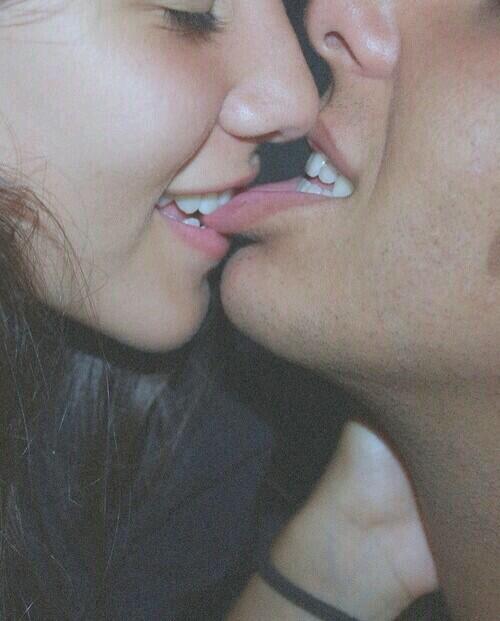 NotasParaNovios's tweet photo. Mordidas en medio de un beso... https://t.co/LqjtCIe7i1