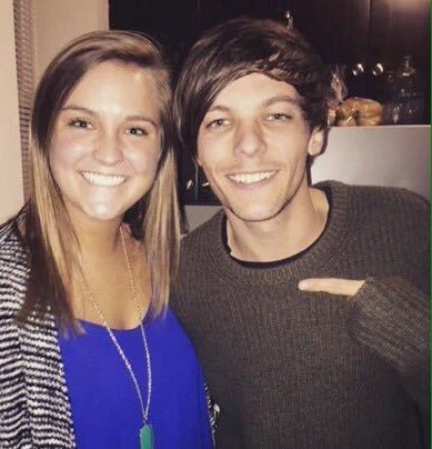 andweare1D_'s tweet photo. Louis at a birthday party in Chicago last night! 12/19/15 #LouisTomlinson #LouisInChicago #VideoMTV2015one direction https://t.co/qLMfXROc4b