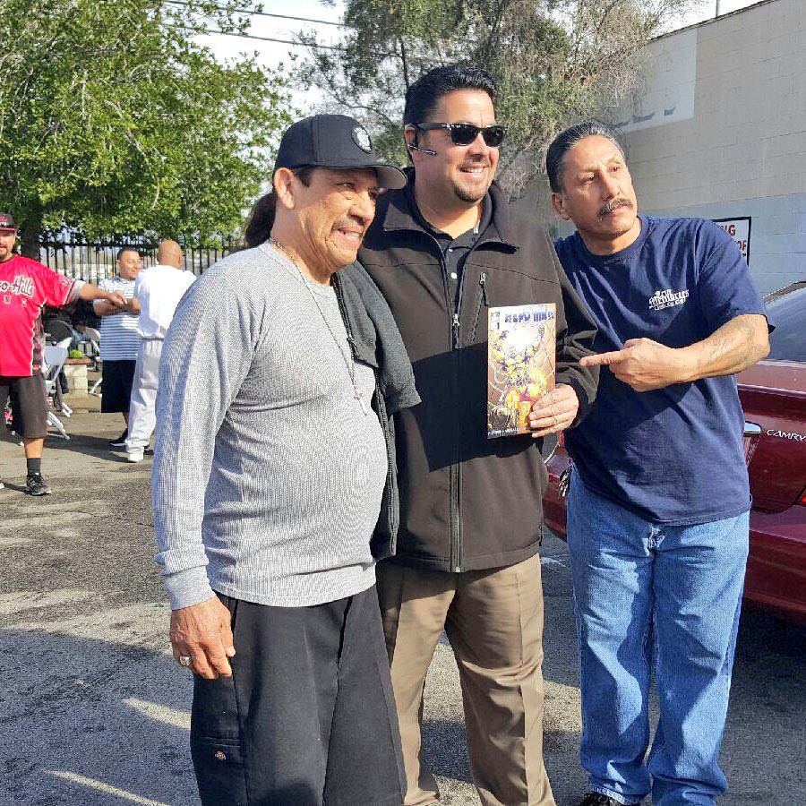 Here at the #Pacoima fundraiser car wash with the original repo man and max! #SundayFunday https://t.co/iHZNEdPhb1