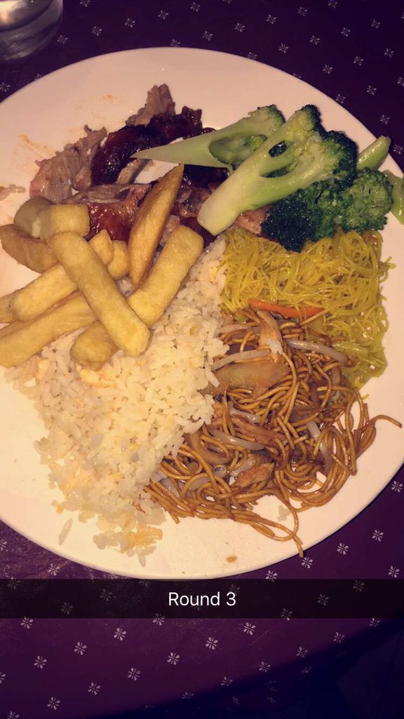 RizzRiches's tweet photo. When I go to a Chinese buffet then get excited and do 5 rounds of food 😩🙌🏾💪🏾 #SuperMunch https://t.co/gpuPUodyr2
