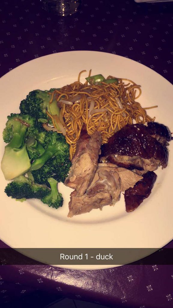 RizzRiches's tweet photo. When I go to a Chinese buffet then get excited and do 5 rounds of food 😩🙌🏾💪🏾 #SuperMunch https://t.co/gpuPUodyr2