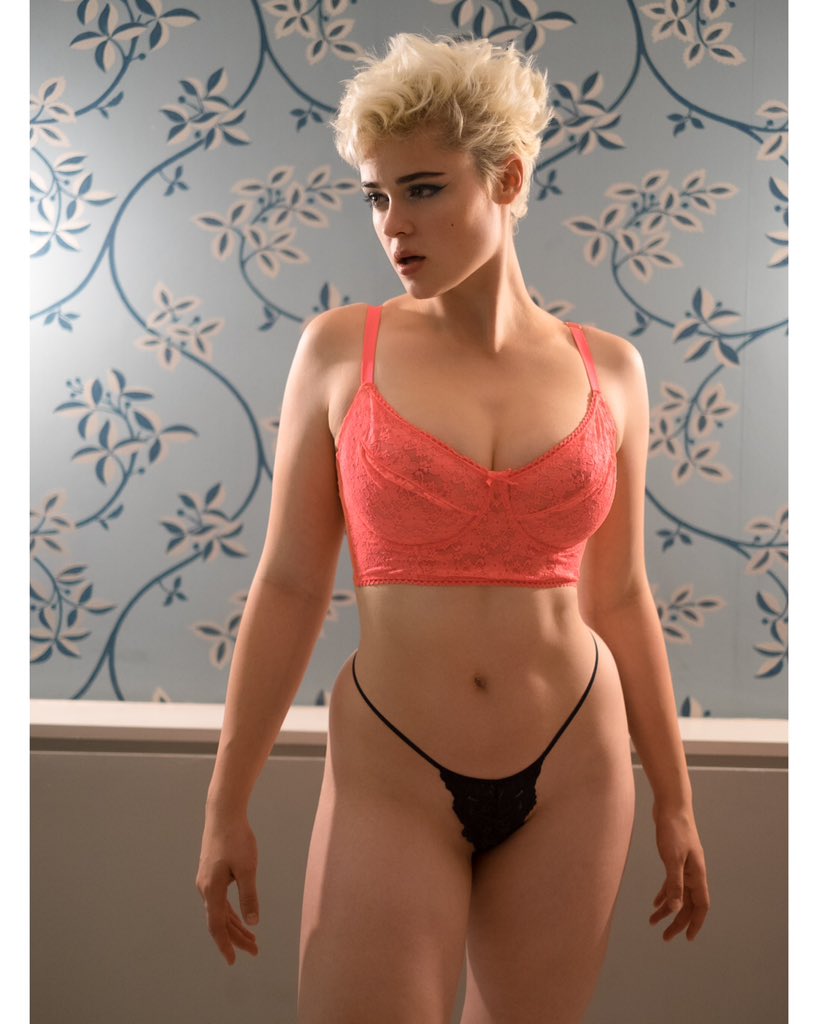 Stefania Ferrario on X: The Pussy Hunter 😼 t.cordnZXV2jha  X
