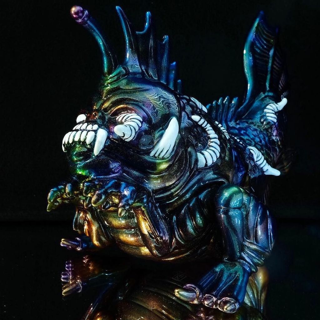 Candie_Bolton's tweet photo. Available today at 6:00pm PST at https://t.co/7Af829TD9g @paulkaiju #biterfish #MonsterKolor #paulkaiju #sofubi #c… https://t.co/stTFE6bgrh